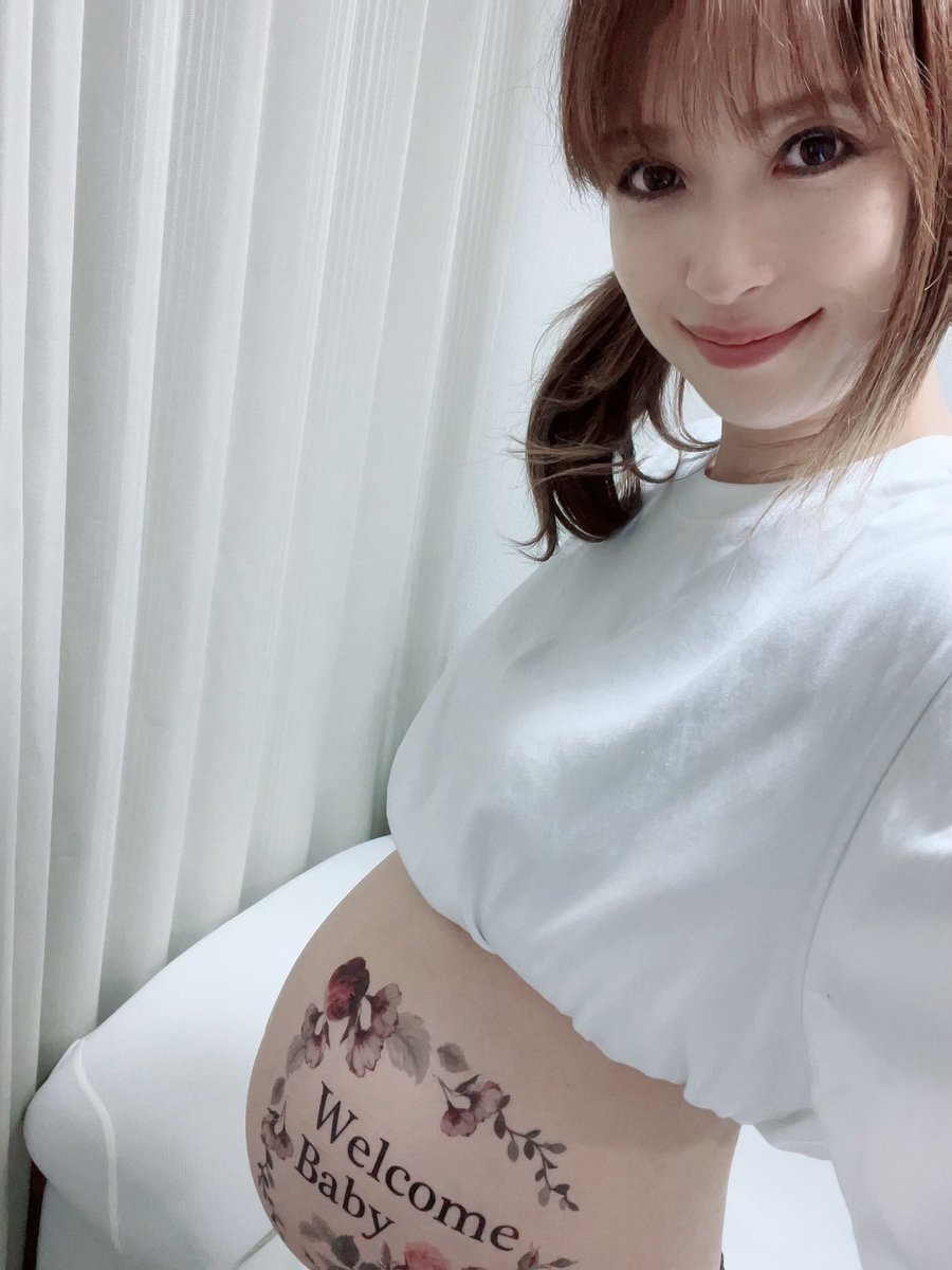 whitefalconyuk's tweet photo. 🤰2023.04.02 (日)🤰

自宅でマタニティフォト①🤰📷

良い記念になりました☺️💫

元気な赤ちゃんが産まれますように👶

#マタニティフォト
#WelcomeBaby
#男の子
#元気な赤ちゃんが産まれますように
#静岡
#掛川 https://t.co/miUifMAcsC