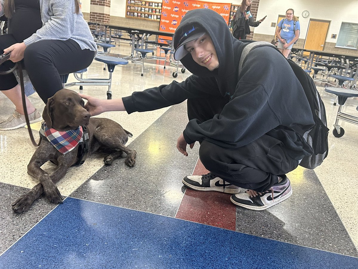 PBIS had THE BIG EVENT yesterday; these young people were loving it! See @pbisgkhs for more photos of this celebration. If you couldn't be there due to athletics, come see us in the main office Monday or Tuesday to redeem points. We will draw prizes on Wednesday! 💙🧡⚙️ #GKCogs