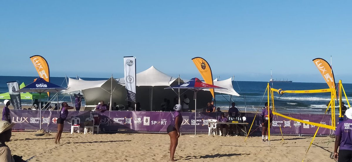 gsport4girls's tweet photo. Crunch time as teams battle for spots in the quarter-final round of the #DurbanOpen2023 🏐

#ChangeTheAngle #LUX #PaidPartnership @LUX_SA https://t.co/F0Hke3fwXU