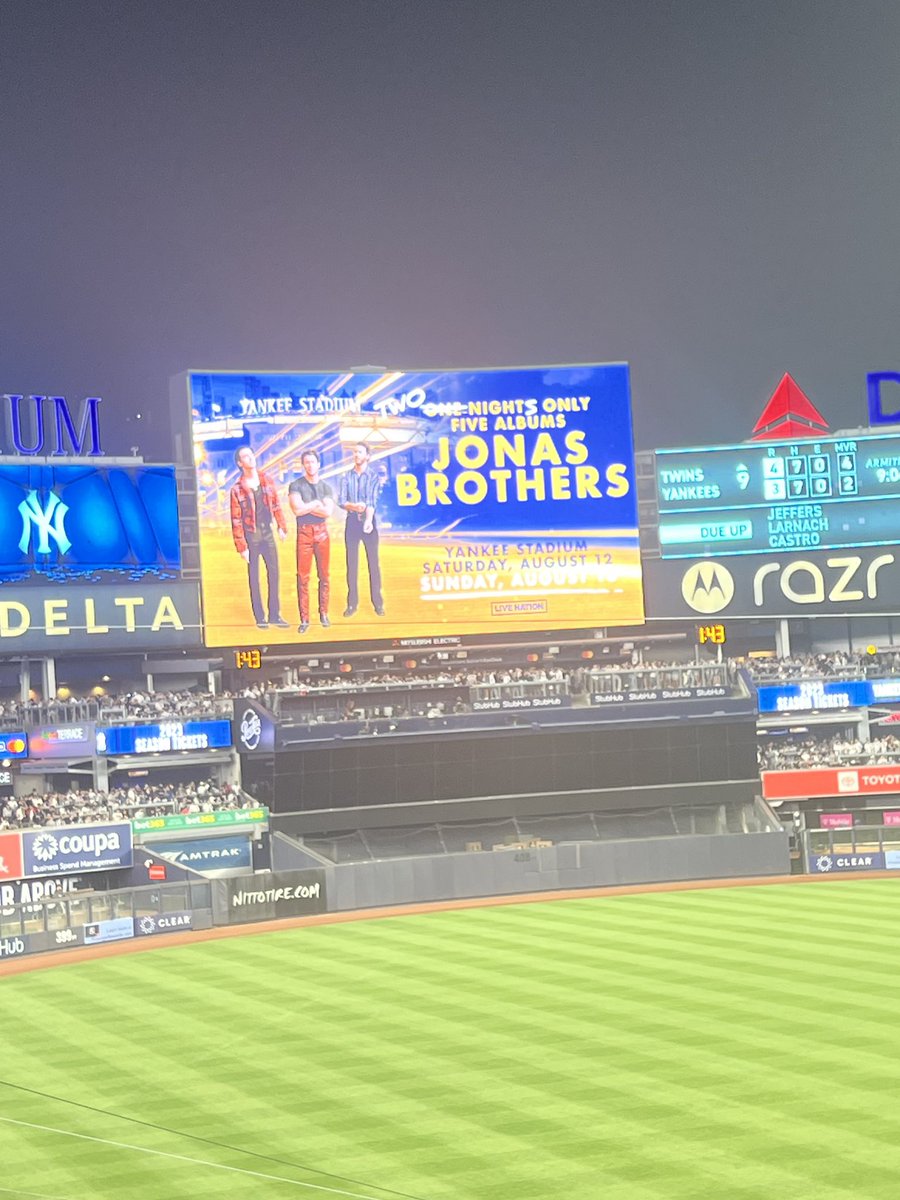 JenMcGann's tweet photo. When your sister is at the @Yankees game last night and sends you this. See you August 12 @jonasbrothers !! Can’t believe we got tickets this week. I can’t wait to for this night!! @joejonas @nickjonas @kevinjonas @yankeestadium https://t.co/8Fiiew5bh5