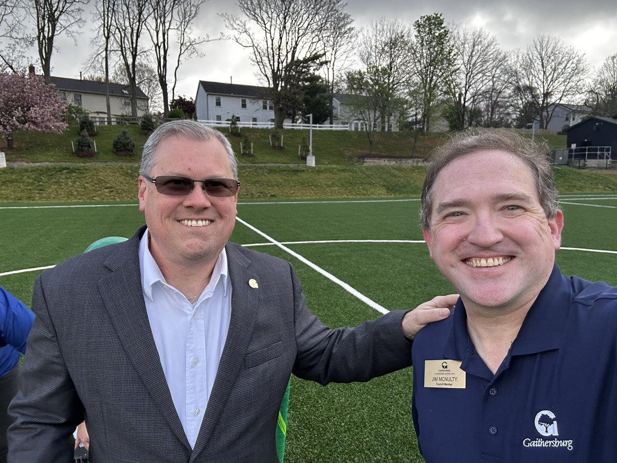 jimmcnulty's tweet photo. Beautiful morning to cut the ribbon on the new turf field at Kelley Park! Joining Mayor @judashman & I were members of the first two youth teams to play on the new field—Majestic and Dash. We are so excited to open up this newly renovated field for our city! #workliveplay https://t.co/wxF653CVSX