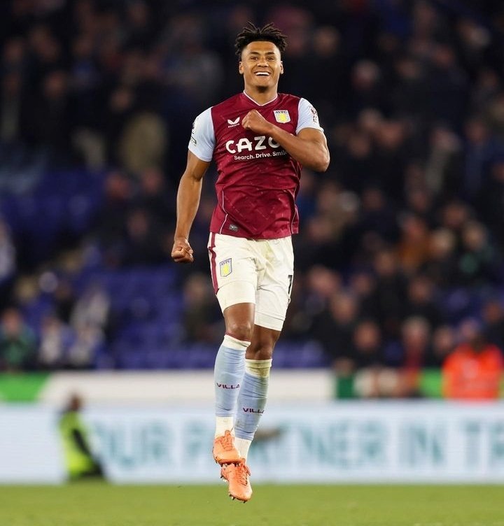 SoyMundoFutbol's tweet photo. El #AstonVilla le ganó 3-0 al #NewcastleUnited y se colóca sexto con 50 puntos.
-Olie watkins participó en los 3 goles, hizo dos y dió una asistencia.
-Con esta el Dibu Martinez llegó a las 11 vallas invictas esta temporada. https://t.co/YvUAQcCNum