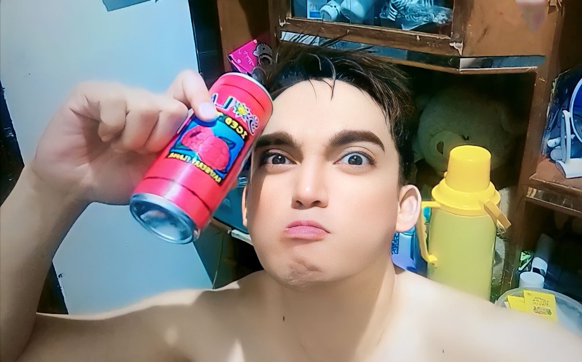 theoRealPH's tweet photo. Dahil dissaponted Tayo sa cranberry juice na maasim 
Dito Tayo sa raspberry🤣🤣🤣🤣 flex ko ung bagong thermos na yellow na binili ng mama ko 🤣 https://t.co/WwxDI3vxQA