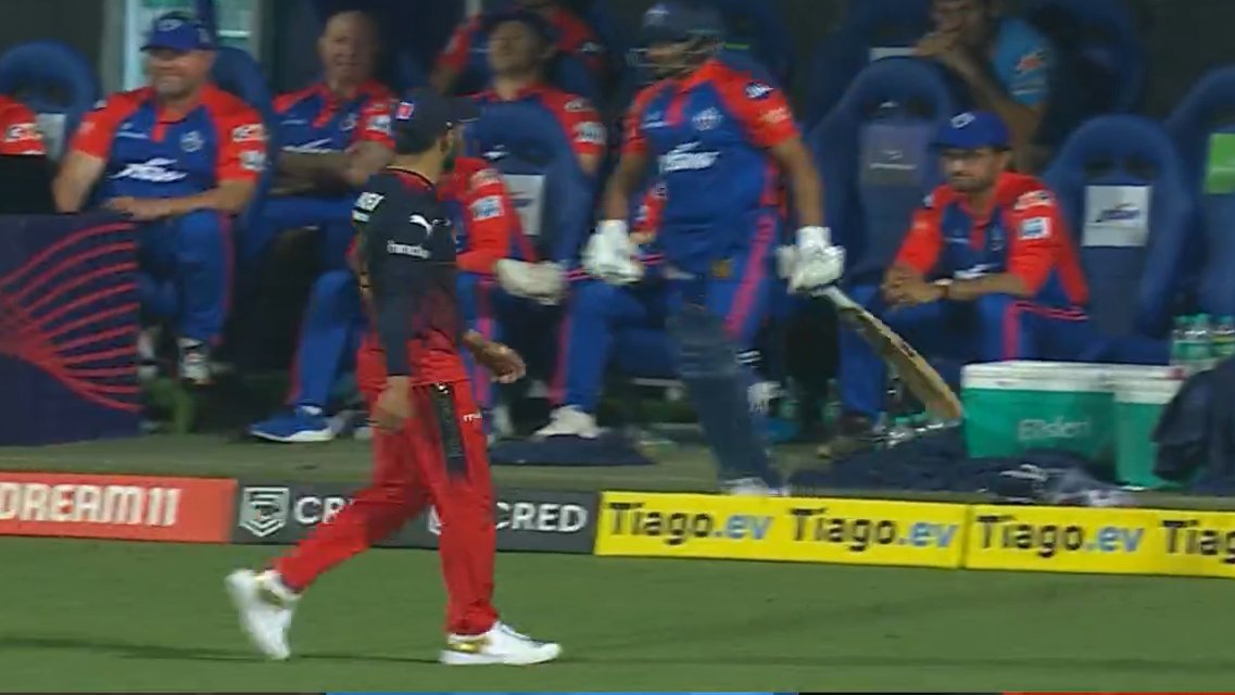 sojaoSid's tweet photo. "I love it and i think i deserve it" 🔥 
#ViratKohli Stares at #SouravGanguly  👀
#RCBvsDC #TATAIPL https://t.co/dW87lHlWO7