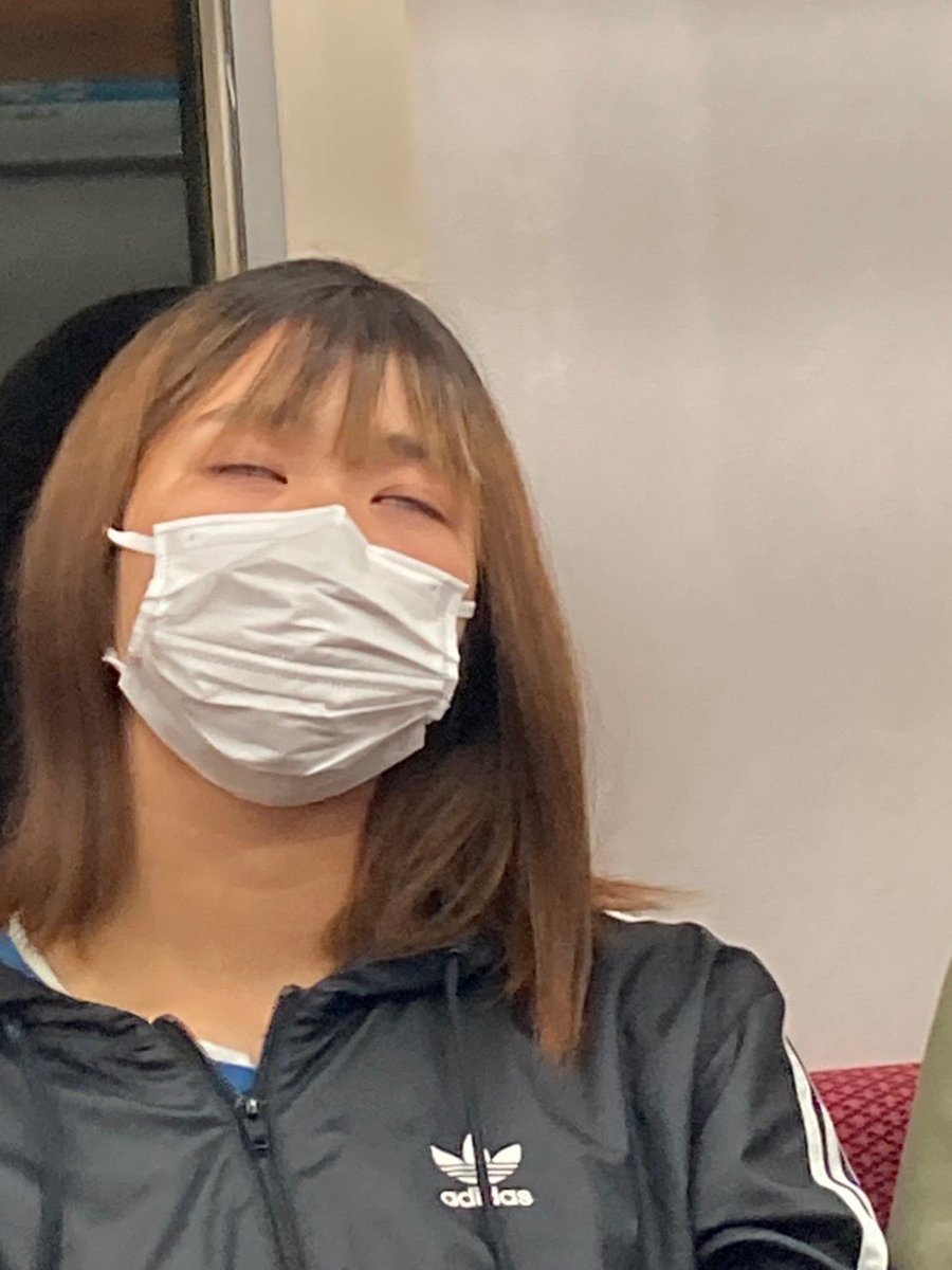 ycuwind49's tweet photo. 部員紹介！
49-7
2年ちさと
入賞経験あり、体力無限の
ハイジ系リスセーラー！
部活で鍛え上げられた上腕二頭筋を
活かして、メンズ顔負けの練習量をこなす。いつも元気で、笑顔が絶えないハイジ系女子である。しかし、彼女も人間なので帰りの電車では爆睡である。
続きはInstagramへ https://t.co/qwHJW7ziE2