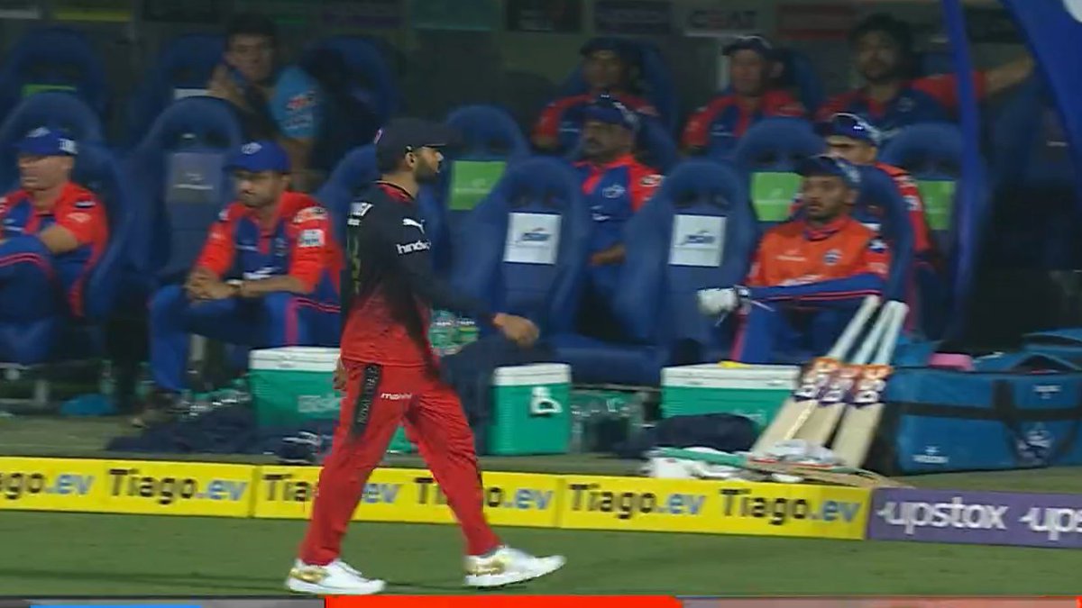 sojaoSid's tweet photo. "I love it and i think i deserve it" 🔥 
#ViratKohli Stares at #SouravGanguly  👀
#RCBvsDC #TATAIPL https://t.co/dW87lHlWO7