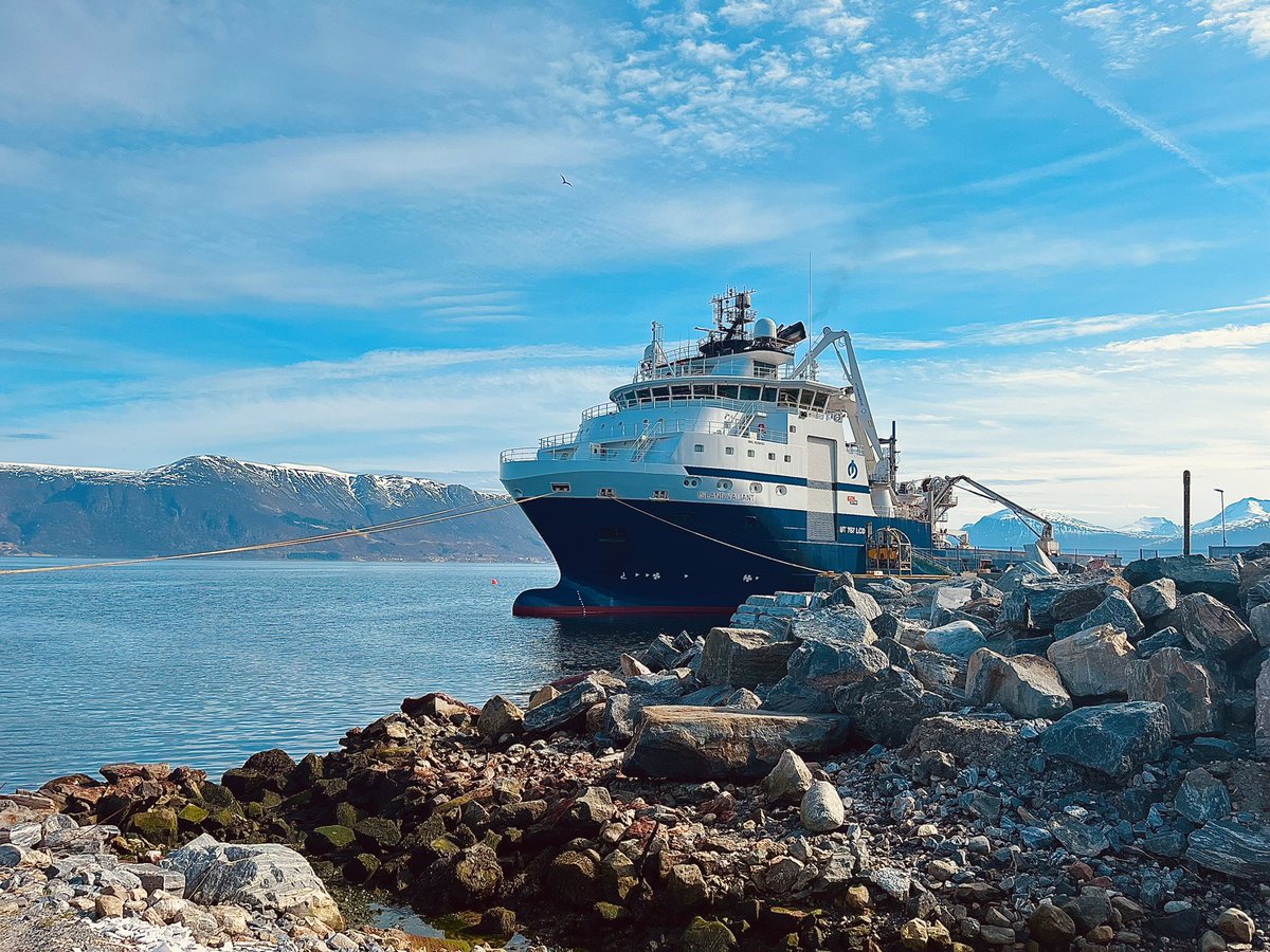 Ny helg, nytt båtbesøk. Og i fantastiske omgivelser! #offshore
