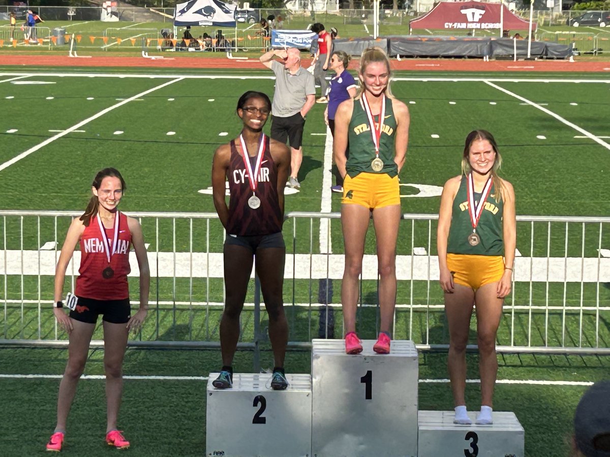 stratford_XC_TF's tweet photo. Niamh Collins is the District Champion in the 800m and 1600m.  She also qualified for Area as a member of the 2nd place 4 x 400m relay team.

Allie Weinhardt was 3rd in the district 800m and 1600m and will advance to Area. 

@niamhm_c 
@AllieWeinhardt https://t.co/TNxL4JGFAA