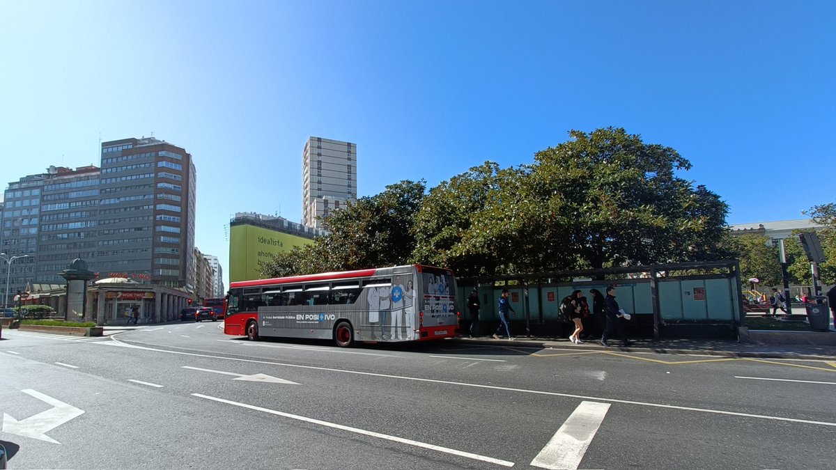 BlogBusurbano's tweet photo. Esto nos recuerda que tenemos pendiente un post sobre las paradas de la Plaza de Pontevedra...:
#Par186 E.daGuarda
#Par197 10
#Par137 8
#Par398 18
#Par160 #JuanFlórez
Como potencial enclave
estratégico de transbordos,
quizá hasta haya más
modificaciones/ocurrencias
(si las hay). https://t.co/1ICFTBh6G9