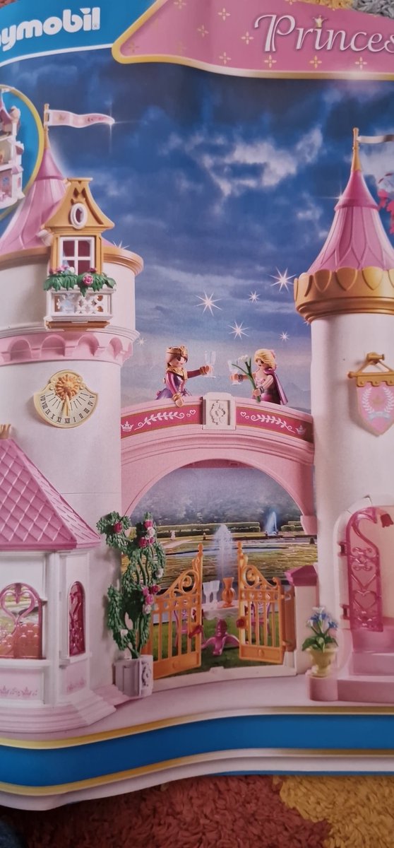 NceoPhotography's tweet image. @playmobil please go talk to @IKEA and learn how to package items.. page 3  and allready i being forced to open up all my bags!! #consumerfriendly