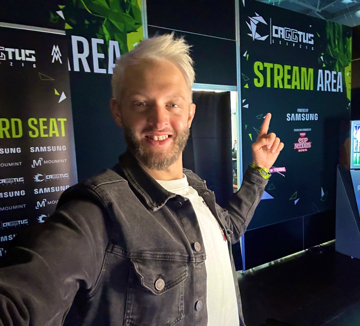 Fragstube's tweet photo. Live aus der Stream Area auf der @caggtusleipzig
#XMGlove https://t.co/bpw869Ic5k