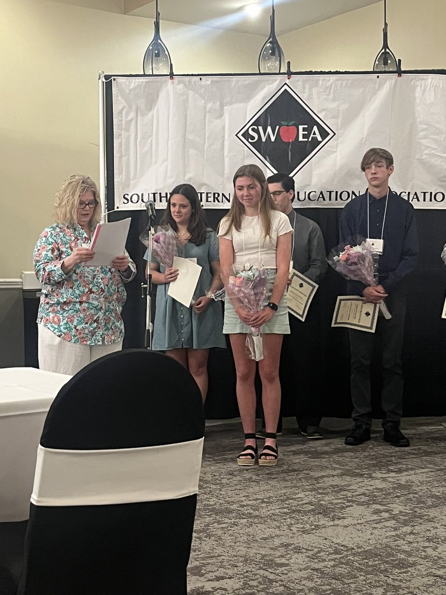 ImmermanInKings's tweet photo. Two Kings HS students earn Southwest OEA student scholarships this morning. Congratulations Lucy and Audrey! #KingsStrong @Kings_Schools @Kings_HS @OhioEA https://t.co/gXP8WcnhMn