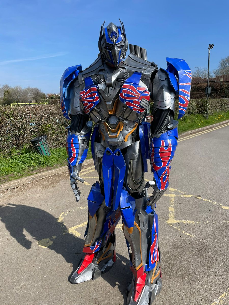 TomPetersSpot's tweet photo. Meet a lookalike Optimus Prime… , standing at almost 9 foot tall, will be sure to put the wow factor to any party, event, school fete or charity day! Get in touch now ;) #cosplay #mascot #OptimusPrime #party #fete https://t.co/6TXQf1jP6Y