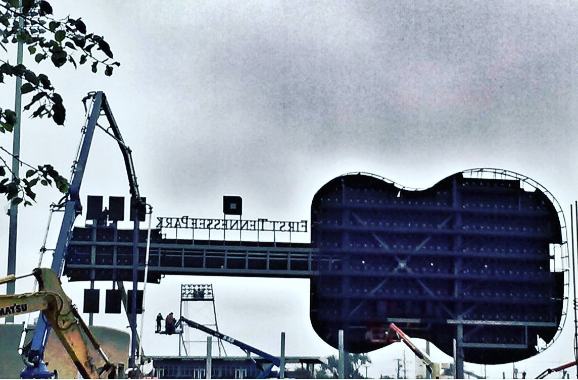 nowprayingnash's tweet photo. #nashville #tennessee #photooftheday #sounds #soundsbaseball #bigguitar #guitar #guitars #musiccity #saturday #saturdaymorning #saturdayvibes #weekend #weekendvibes 🎶 https://t.co/ciLnSGJmcC