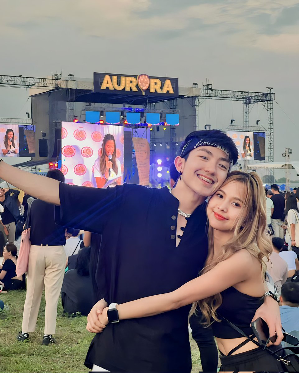 CrisJeonTae1's tweet photo. Our cutie lovebirds.🤍🖤

@KarlLimpin @MahaliaElka 🧡 https://t.co/srY10MOiuO