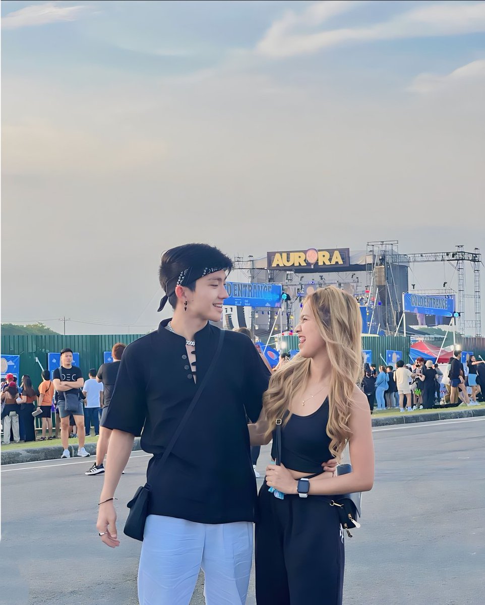 CrisJeonTae1's tweet photo. Our cutie lovebirds.🤍🖤

@KarlLimpin @MahaliaElka 🧡 https://t.co/srY10MOiuO