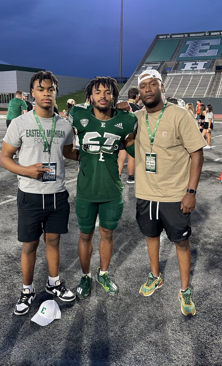 FAMILY x FOOTBALL 🏈 David Jr. received his Bowl Championship Ring and had his Spring Game yesterday. Derrick is officially on EMU radar as a recruit. They’re both so deserving of everything! 

#EMUEagles #ETOUGH #casstechfootball