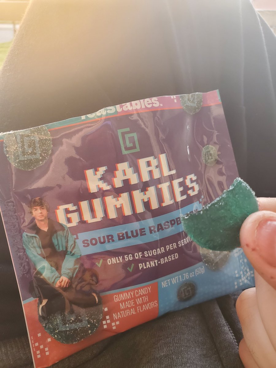 Itspieflavor_'s tweet image. Trying the newest @Feastables product Karl's Gummies. I give the sourness an 8/10, blue razz flavor 10/10, price per pack 9/10, and the look of the packaging 9/10. Overall another banger snack from feastables. 

#notspon #feastables #mrbeast #karljacobs