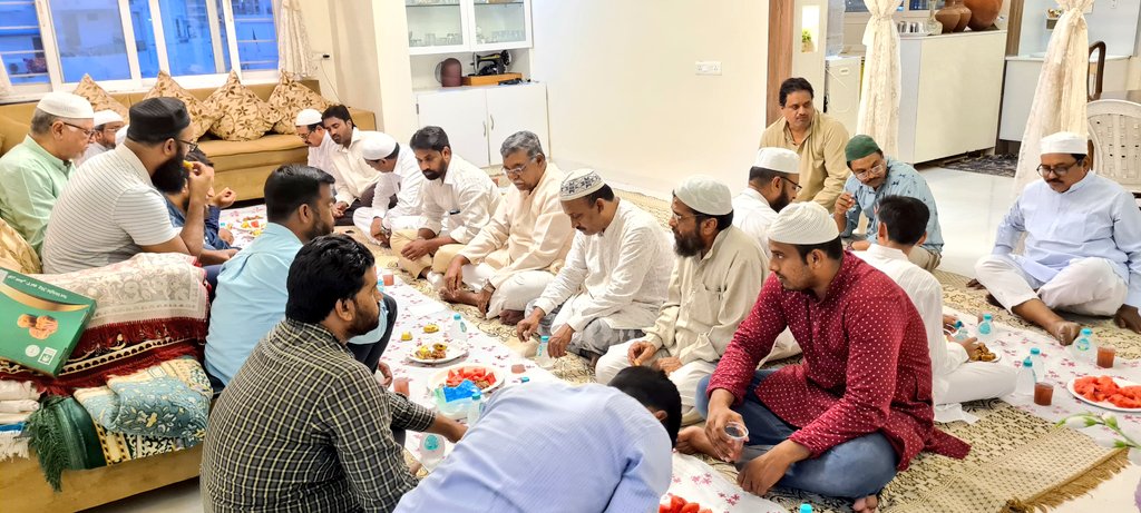 MohdRashedFaraz's tweet photo. Dawat-E-Iftar At Khoesar Colony, Shaikpet, Jubilee Hills Constituency.
GHMC Standing Committee Member & #AIMIM Shaikpet Corporator Mohammed Rashed Farazuddin Attended #Dawat-E-Iftar At Khoesar Colony. Along With Society Members, Residents of Colony.
#IftarWithRashedFarazuddin https://t.co/obVR63R4jp