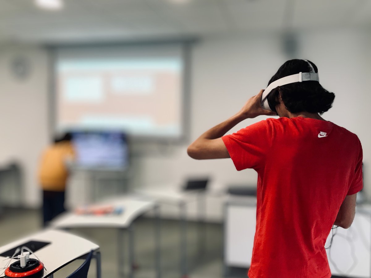 Leprofdhistoire's tweet image. Hier soir on a fait de la géo autrement avec les collégiens et lycéens pour notre première Nuit de la Géographie @GeonightO et c'était vachement bien! #TeamHG