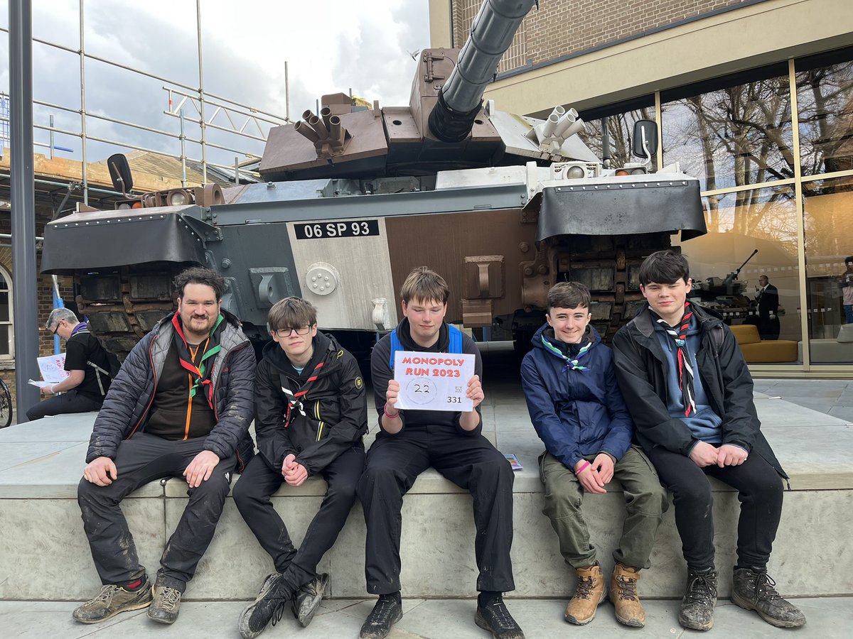 Well they might be getting nearly run over by a Tank, oh wait it unloaded 

#mr23Mouse #331
<a href="/monopoly_run/">London Monopoly Run</a>
#Chelsea