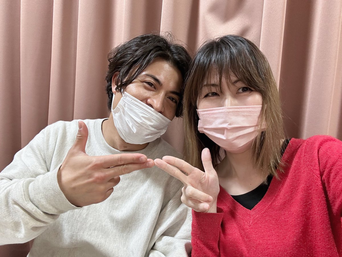michisign's tweet photo. 隣だった光永さん✨
積極的に筆談してくれてホント感謝☺️
おかげさまで楽しくコミュニケーションが出来たよん😃手話を教えながら、ね。
来月終わりには、この日のことを懐かしく感じるんだろうね……( ˇωˇ )
これからもよろしくね(ﾉ˶>ᗜ​<˵)ﾉ

 #田園に死す  #寺山修司 https://t.co/Z3mXY3tNnL