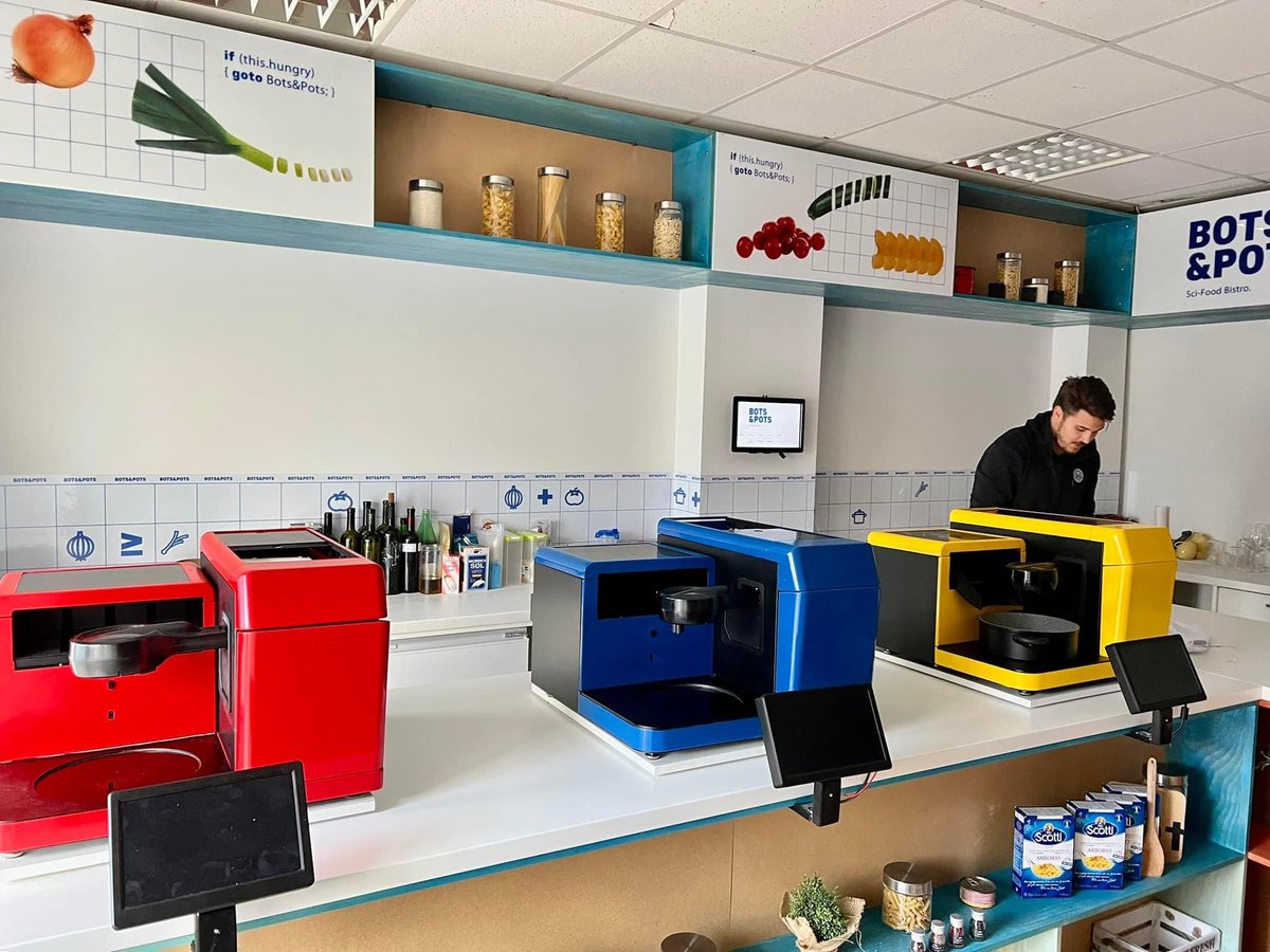 PotsBots's tweet photo. Danas smo kao predstavnici Split Tech City zajednice kuhali večeru za splitske beskućnike. Po receptu chefa Vedrana roboti su skuhali 40 porcija najpopularnijeg Bots&amp;Pots jela - Slatke svinje s njokima. https://t.co/2oo563XwWi