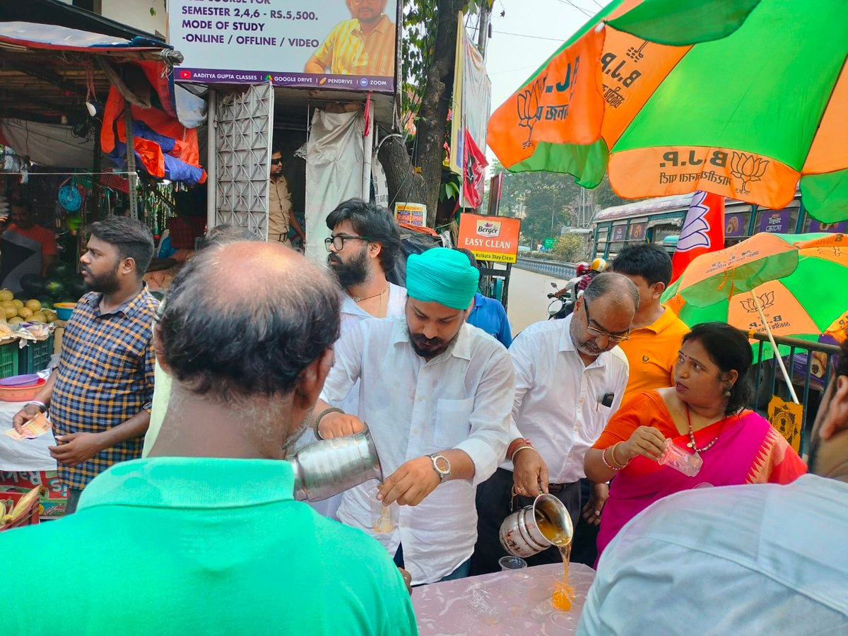 raghbirie_singh's tweet photo. On the Occasion of #PoilaBaisakh , We all karyakarta of BJP Bhwanipur Mondal 1 distribute Sharbat and sweet in Our #Ward70 https://t.co/AR7xvCE7l7