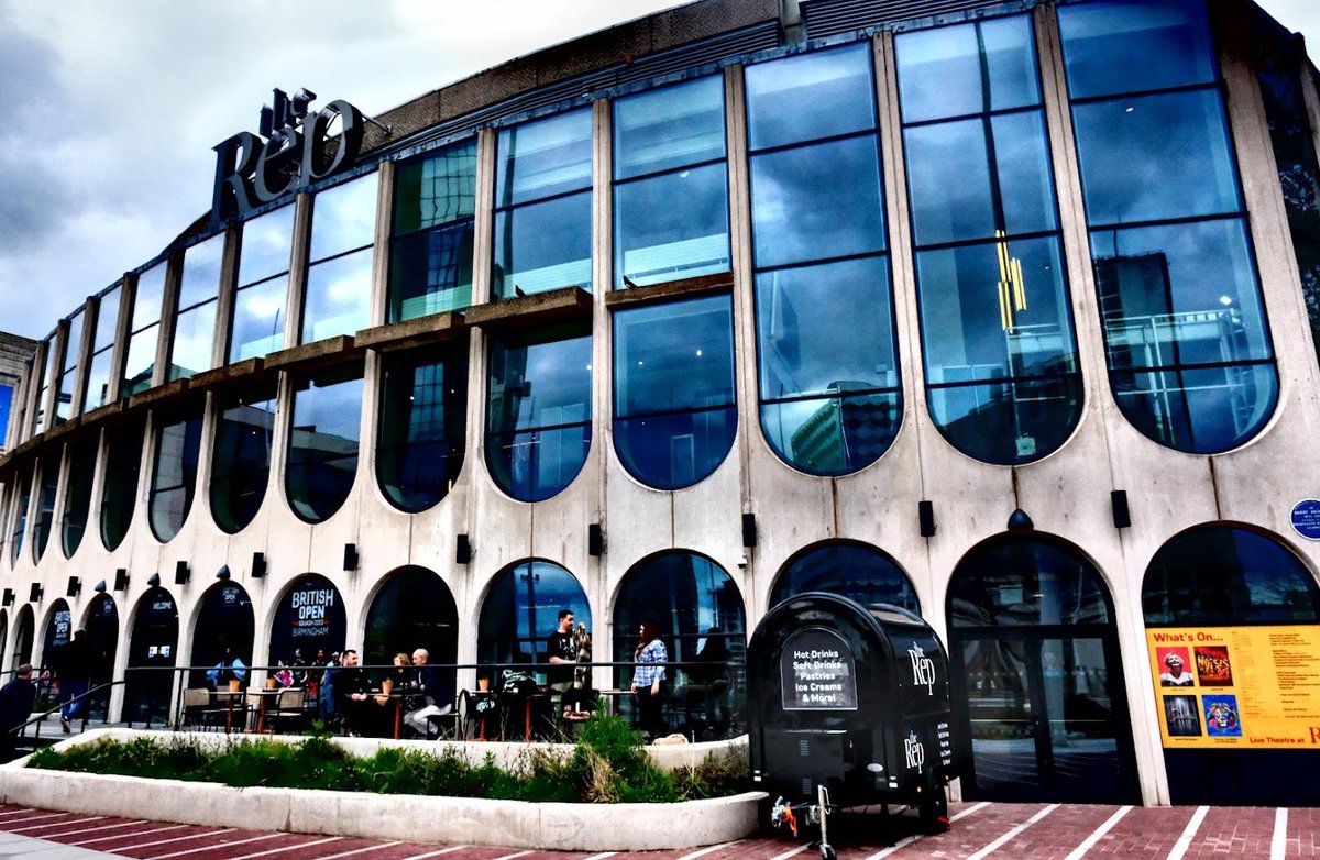 Plenty of squash going on outside The Rep too, but it's almost time to come inside for the semi-finals !!

britishopensquash.info/2023-day-seven/