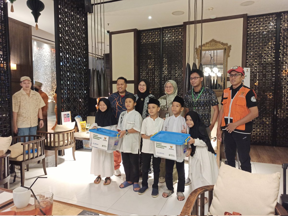 nicowijaya's tweet photo. #Langkahkecilhariini di Ramadan Jadi Kakak Asuh Sehari bersama #jeniuscocreate @JeniusConnect.

Super happy ketemu adik-adik asuh, muterin gandaria city sambil ngajakin belanja kebutuhan adik-adik. https://t.co/76jlO08eFn