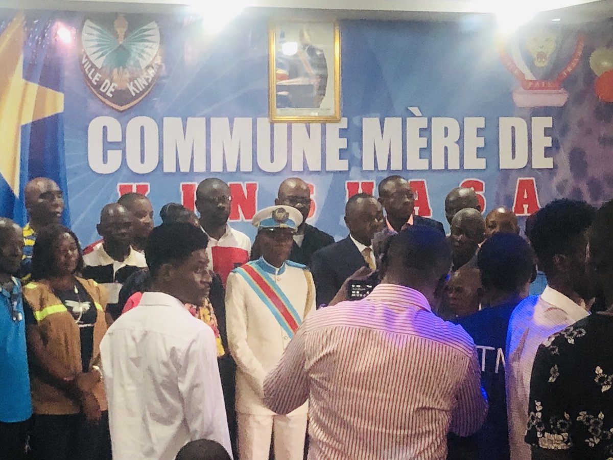 CommuneKinshasa's tweet photo. Le Bourgmestre de la commune de #Kinshasa, Me Bienvenu Mbalibi a présenté à la presse et à la population le bilan de ses 100 premiers jours. Son plan d’action est basé sur la salubrité et la sécurité dans cette commune @DieumerciMat @SMfute @NgobilaM @Presidence_RDC @radiookapi https://t.co/lrFvkSLuIR