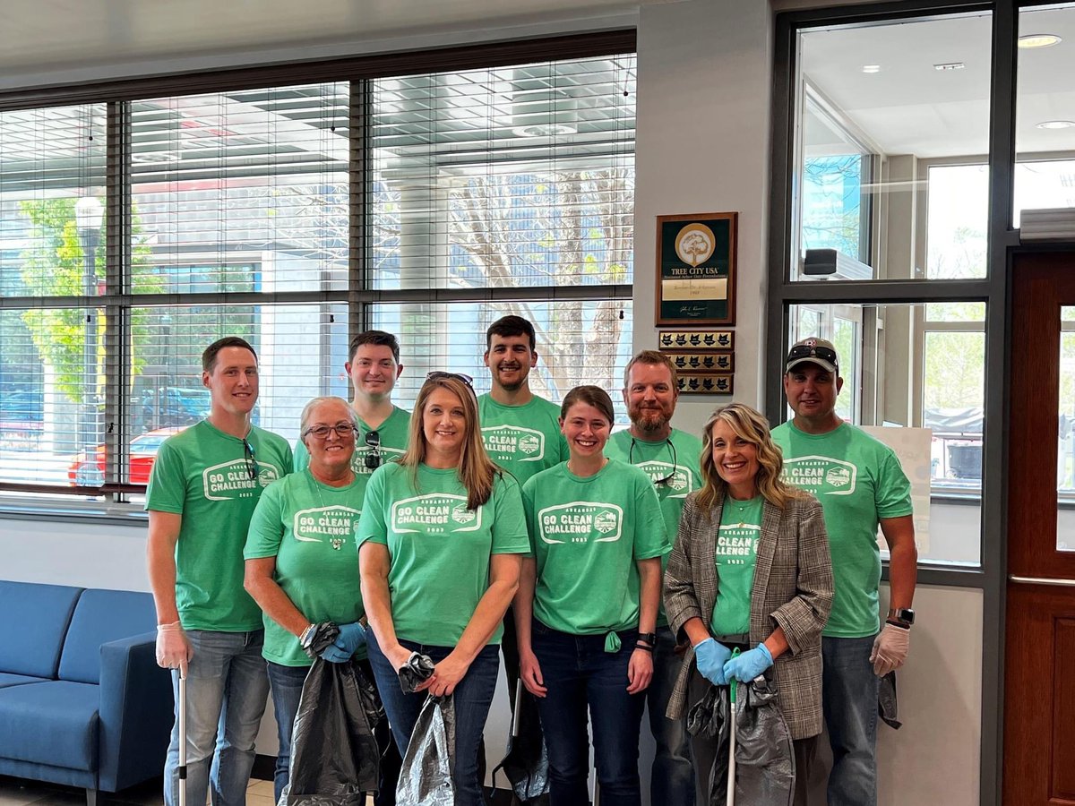 OrmanforMayor's tweet photo. Appreciate all our #GoCleanChallenge teams that were out yesterday and will be out today helping to keep our City and State looking great.  Please share your #KeepArkansasBeautiful pics and let's all work together to keep our City clean and beautiful for all to enjoy. https://t.co/MCKAgb047g