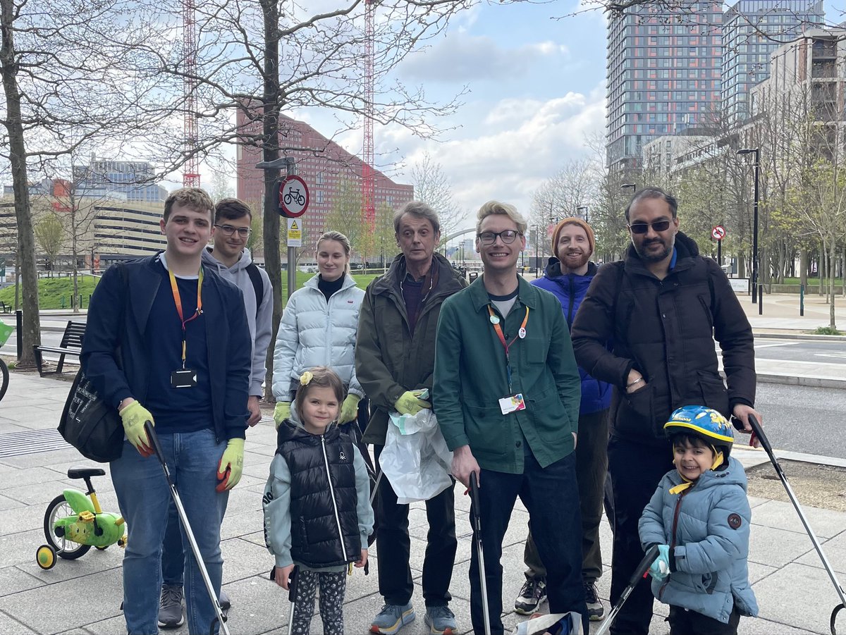 natehiggins's tweet photo. Wonderful @NewhamGreens litter pick with @Dannny_K and local residents in Stratford Olympic Park.

We do them every month, and residents love stopping us to tell us how much they appreciate our hard work. 

Join us next month on May 14th - DM me for details! 👇👇 https://t.co/60BaXdeoII