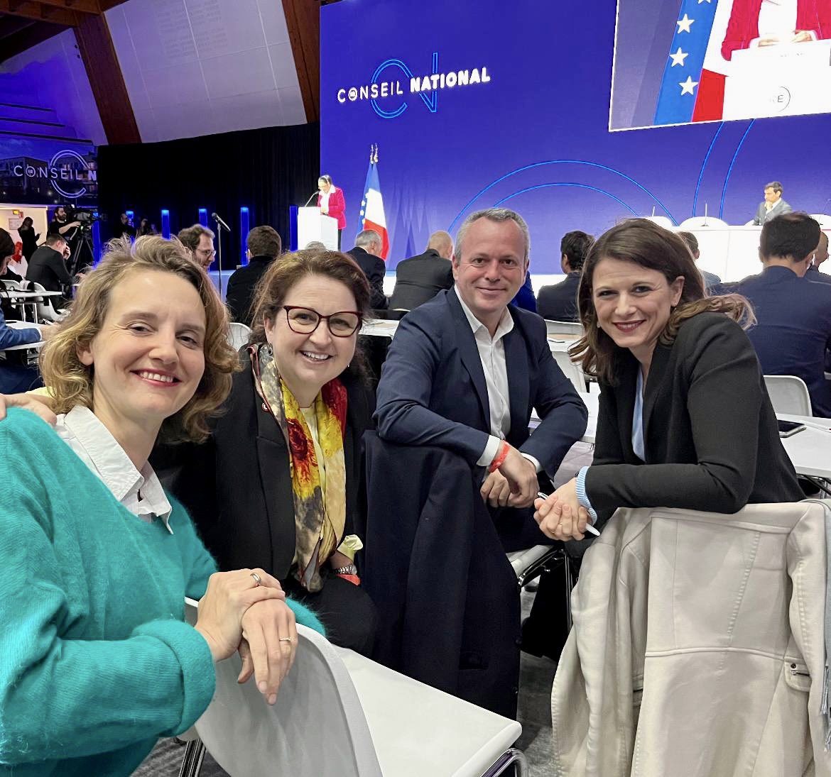 lauriannerossi's tweet photo. Premier Conseil national de @Renaissance : au travail pour débattre ensemble des grandes orientations de notre parti. Pour la France et pour les Français. Les militants des Hauts-de-Seine @92_Renaissance, que j’ai l’honneur de présider et représenter, y prennent toute leur part ! https://t.co/rBZNBZSG1M