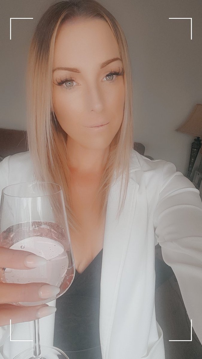 Annie62916459's tweet photo. Drowning my sorrows because i have to miss all the football that's on today.. Oh well.. Andre Rieu here i come!
Hope everyone has a good one, whatever you're doing! @TheTigerGin #TigerGin #AndreRieu https://t.co/Y8sW6rpjTf