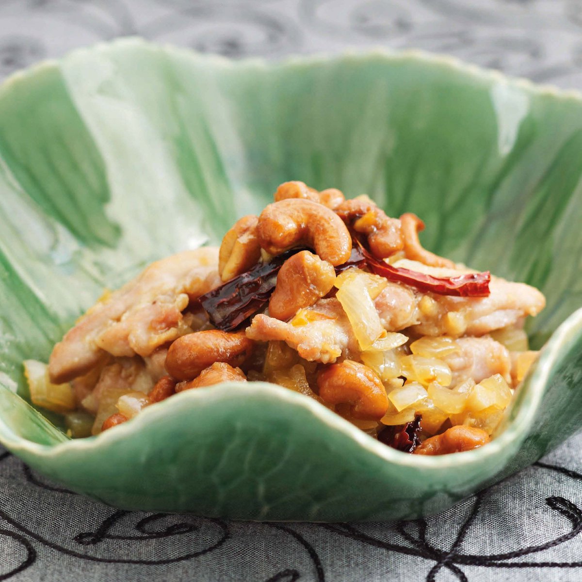 ckbk (@ckbk) on Twitter photo If you're looking to make a classic Thai stir fry at home, follow <a href="/chefkatiechin/">Katie Chin</a>'s tips. She says: "as with all stir-fries, it’s important to have all of your ingredients prepped & ready to go as it cooks in mere minutes."
app.ckbk.com/recipe/ever437… #RecipeOfTheDay <a href="/TuttleBooks/">Tuttle Publishing</a> If you're looking to make a classic Thai stir fry at home, follow <a href="/chefkatiechin/">Katie Chin</a>'s tips. She says: "as with all stir-fries, it’s important to have all of your ingredients prepped & ready to go as it cooks in mere minutes."
app.ckbk.com/recipe/ever437… #RecipeOfTheDay <a href="/TuttleBooks/">Tuttle Publishing</a>