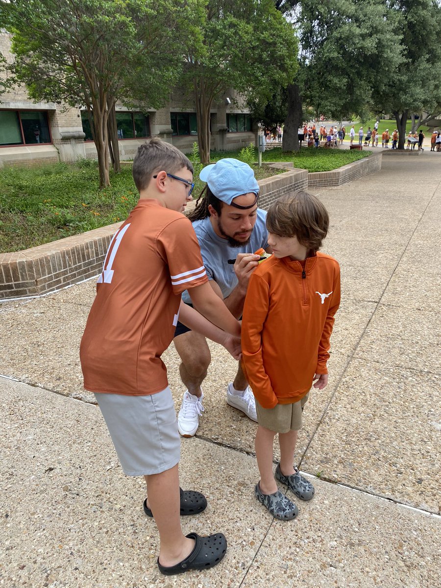 MichaelWaldie1's tweet image. Early morning trip to Austin @TexasLonghorns @TexasFootball for the spring game!  Ran into @J_Whitt3 Let’s go!!! #HookEm #SpringGame23