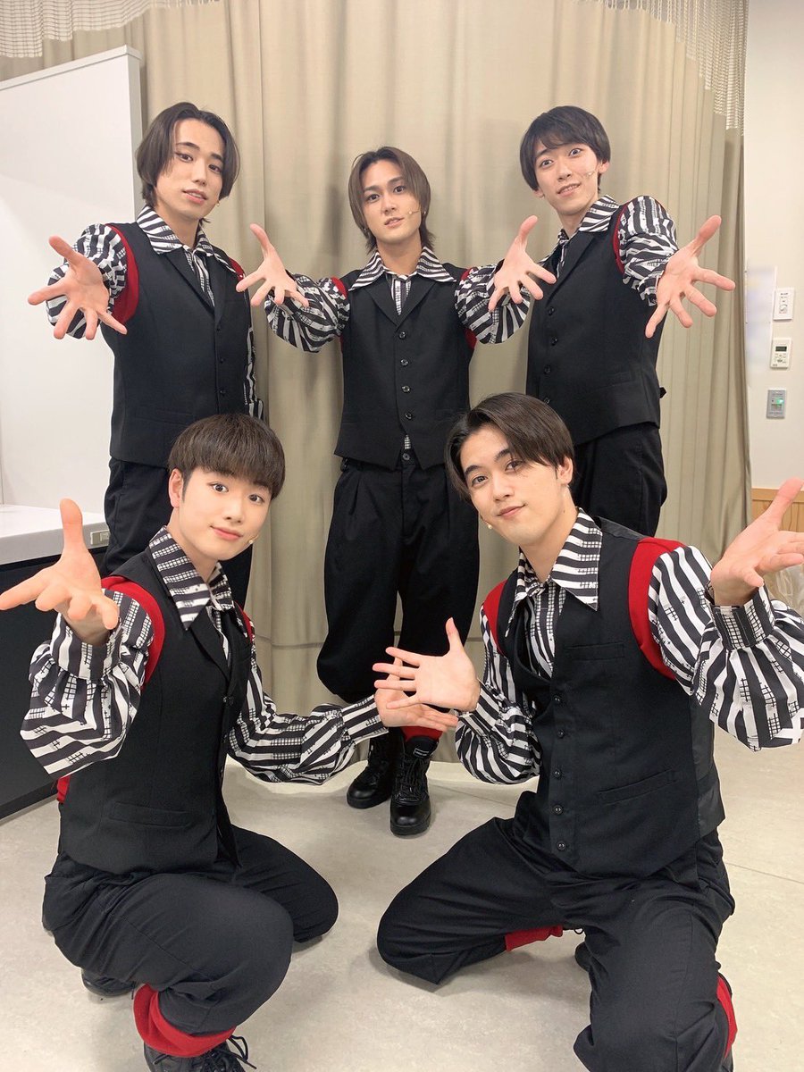 HetaliaintheUsa's tweet photo. Here are some photos from the first performance in Tokyo #ヘタミュ #hetalia #hetaliamusicalUSA #hetaliamusical #hetaliathemusical #hetaliafandom #hetaliasingingintheworld #hetaliainthenewworld #hetaliathegreatworld #hetaliaintheuniverse  #hetaliathefantasticworld #hetamyu https://t.co/zWgLHxnCdx