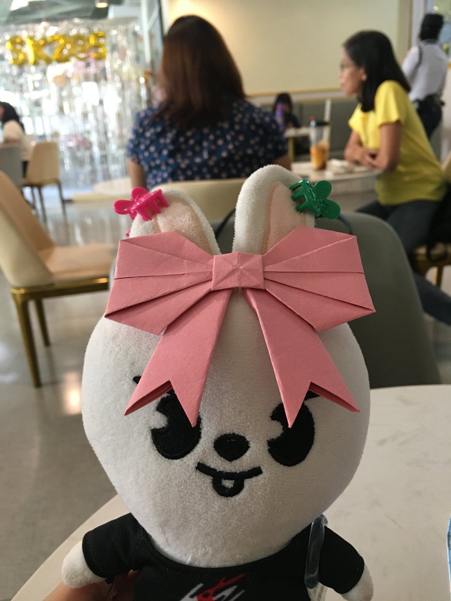 neeneecart's tweet photo. thank you also to my ate's, @gagwanzcart and @SHEstay_ ♡ (ft. leebit na may ribbon)
#Studio_STRAYKIDS #NorthSTAYSwithSKZ #StrayKids5thAnniversary https://t.co/PeWWcIy3Sv