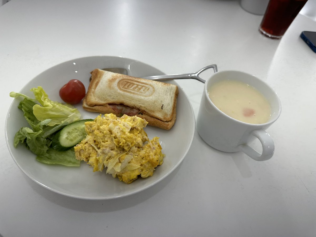 Ayaka_Yamazaki's tweet photo. 良き出会いに恵まれてます。今年のおみくじが末吉で九星気学が四面楚歌でもしぶとく生きよう。 #YCAB  #逃げBar https://t.co/BUB3rALvoM