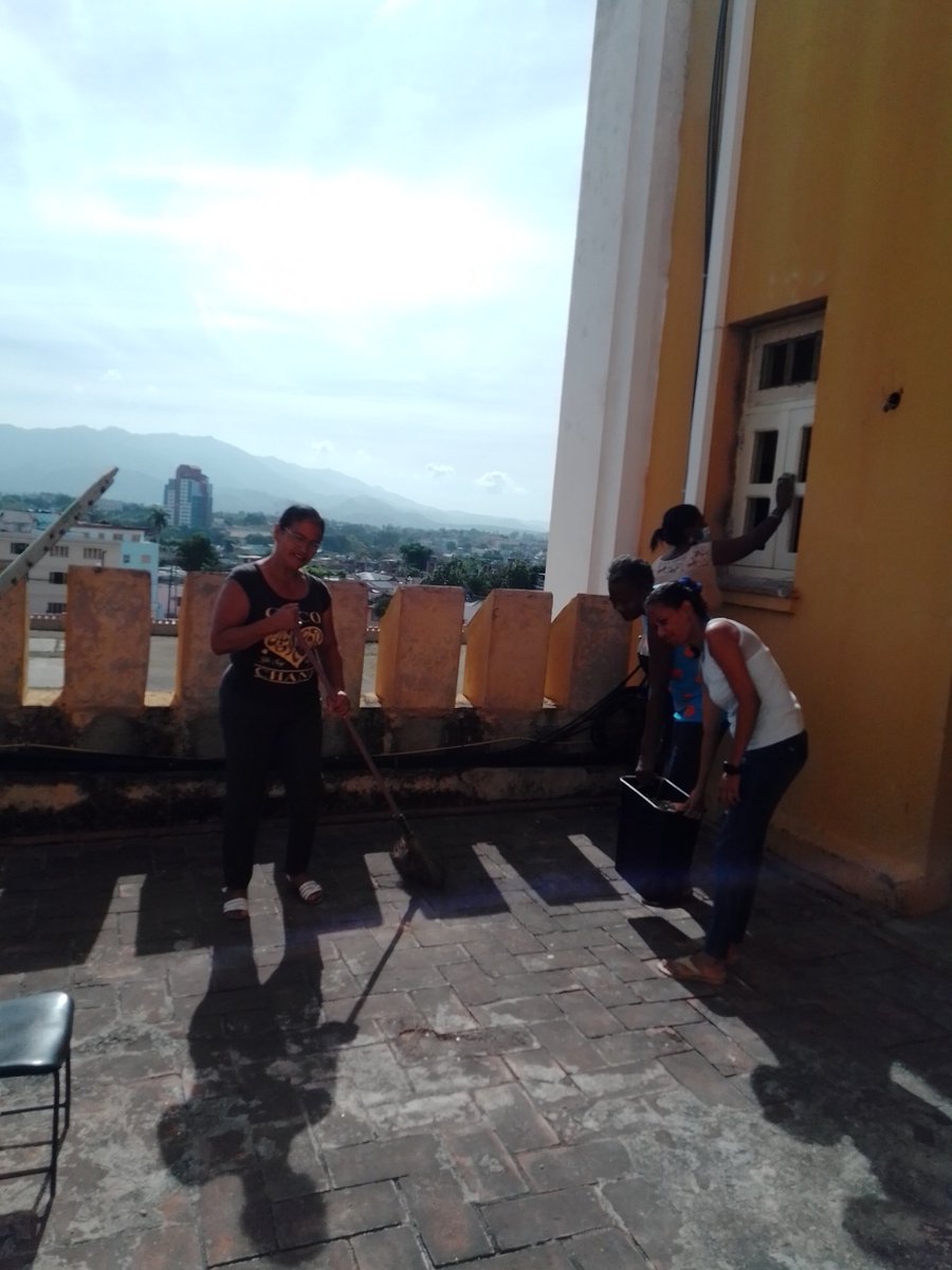 niurdisreyes's tweet photo. La Primera Infancia poniendo las manos y el corazón. Viva el #1Mayo. A la Patria, Manos y Corazón. @CubaMined @dpestgo @FundichelyRosa https://t.co/Z3YHx8RqUD