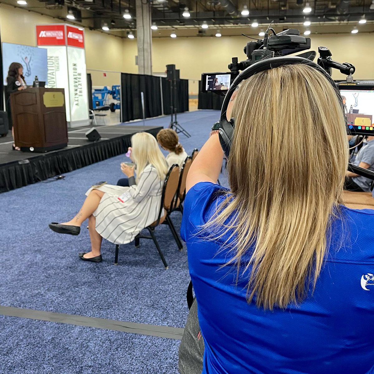 RogueMonkey_TUL's tweet image. HAPPY BIRTHDAY to our Creative Monkey, who's always hiding behind the camera or computer, Elizabeth 🎈
*
*
*
#RogueMonkeyMedia #HappyBirthday #CreativeMonkey