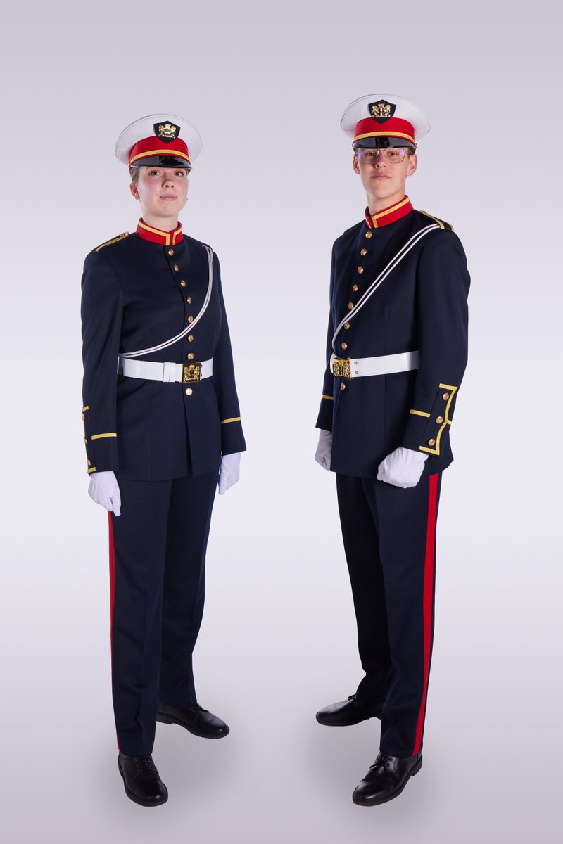 Yes! Daar is het dan, ons nieuwe uniform. Wat zijn we trots! Dank aan alle sponsors/donateurs, andere geldgevers en natuurlijk alle leden voor hun inzet.