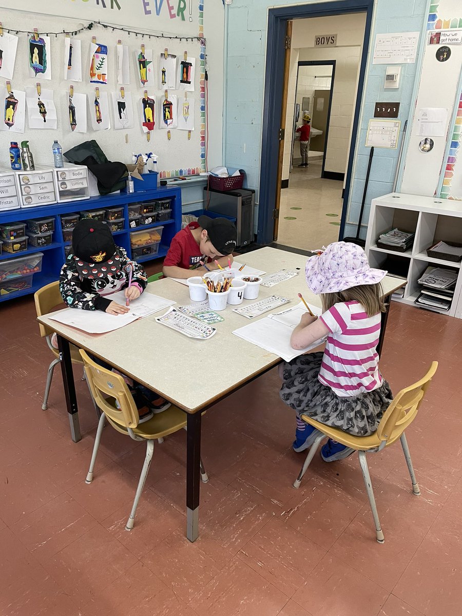 mrsbowesteaches's tweet image. Hard at work writing our This Week at School Letters. What a group of super focused writers!! #letterwriting #homeschoolcnnection #howwasyourweek?