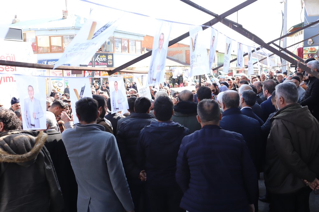 Karlıova, ana yurdum, baba ocağım… Karlıova evladına sahip çıkıyor. Hemşerilerimle ne kadar iftihar etsem az olur.  Karlıova Seçim Koordinasyon Merkezlerimizin açılışında beni yalnız bırakmayan Karlıovalılara teşekkür ederim. 
Karlıova 14 Mayıs sonrası bambaşka bir cehreye