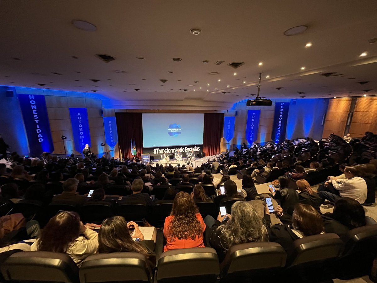 Esto es un sueño que comenzó hace mas de 2 años. Hoy compartiremos aprendizajes, conclusiones y los desafíos que como región tenemos en educación. Queremos de verdad seguir juntos #transformandoescuelas. 
<a href="/FundacionVarkey/">Fundación Varkey</a> <a href="/templeton_fdn/">John Templeton Foundation</a> @EEduAustral