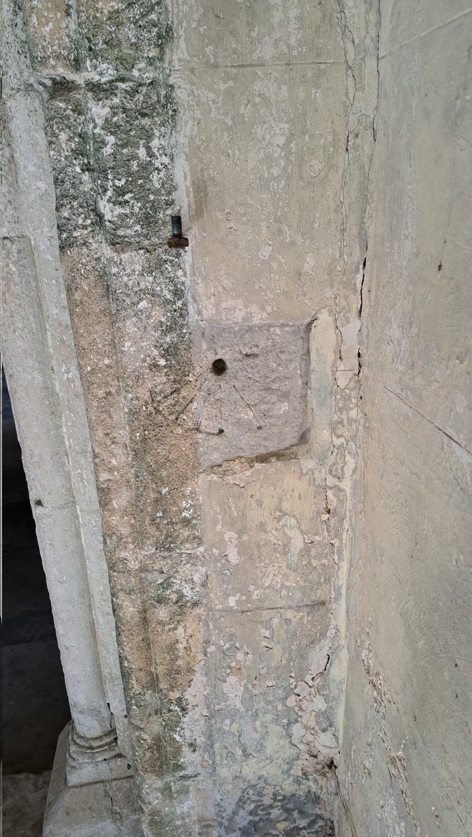 jothornton16's tweet photo. Mass dial located in porch area of Shalfleet church. @MedievalG #massdial #medievalgraffiti https://t.co/VQLUrCWDq2