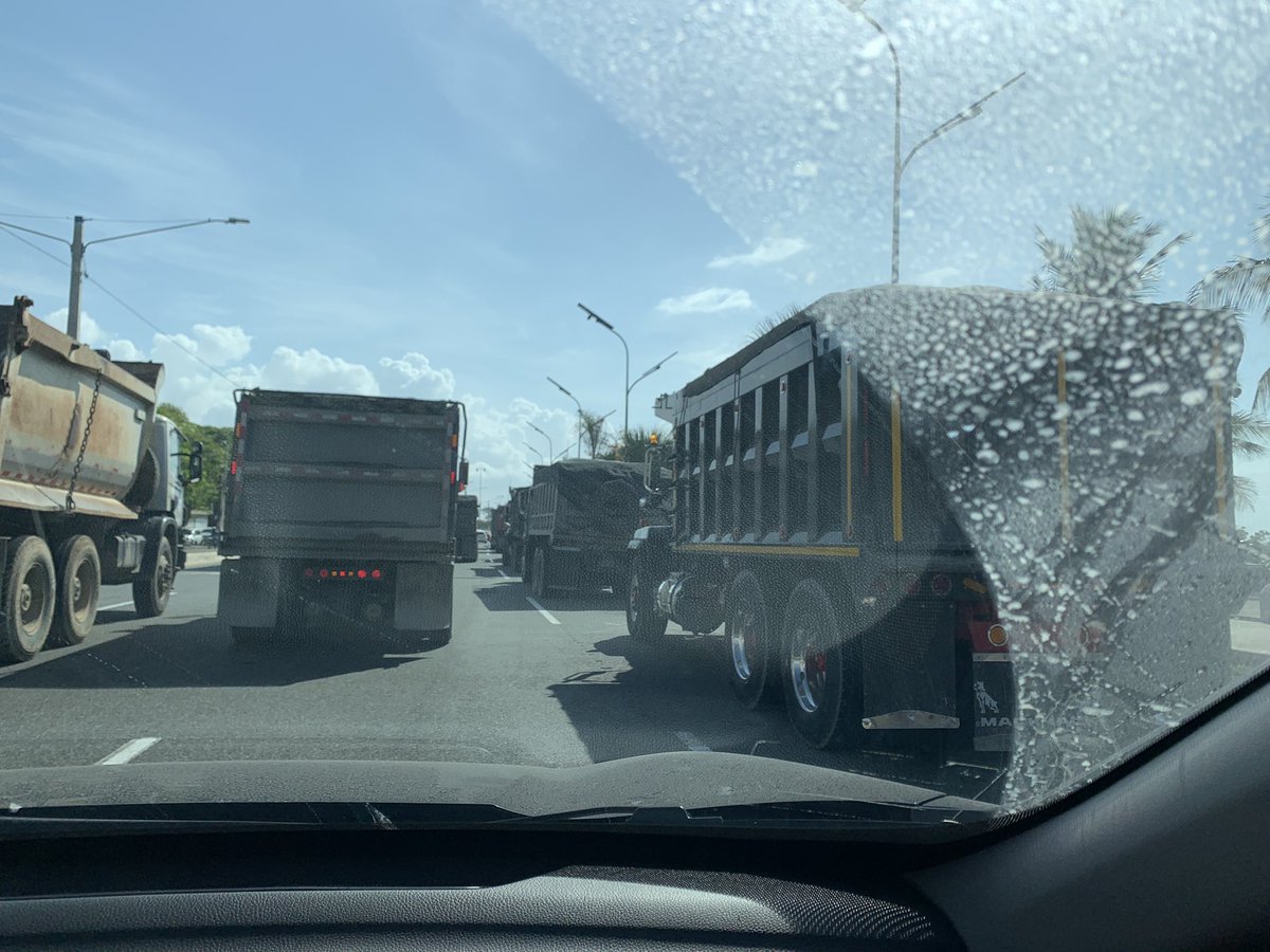 mcaspol's tweet photo. @INTRANT_RD los camiones siguen siendo dueños del malecón y ahora la zona colonial.. no hay control ni ley que valga la pena! @hugoberas más acción menos discurso @KarinaLarrauri @12y2 @AnaMitila https://t.co/d4DcghJbIn