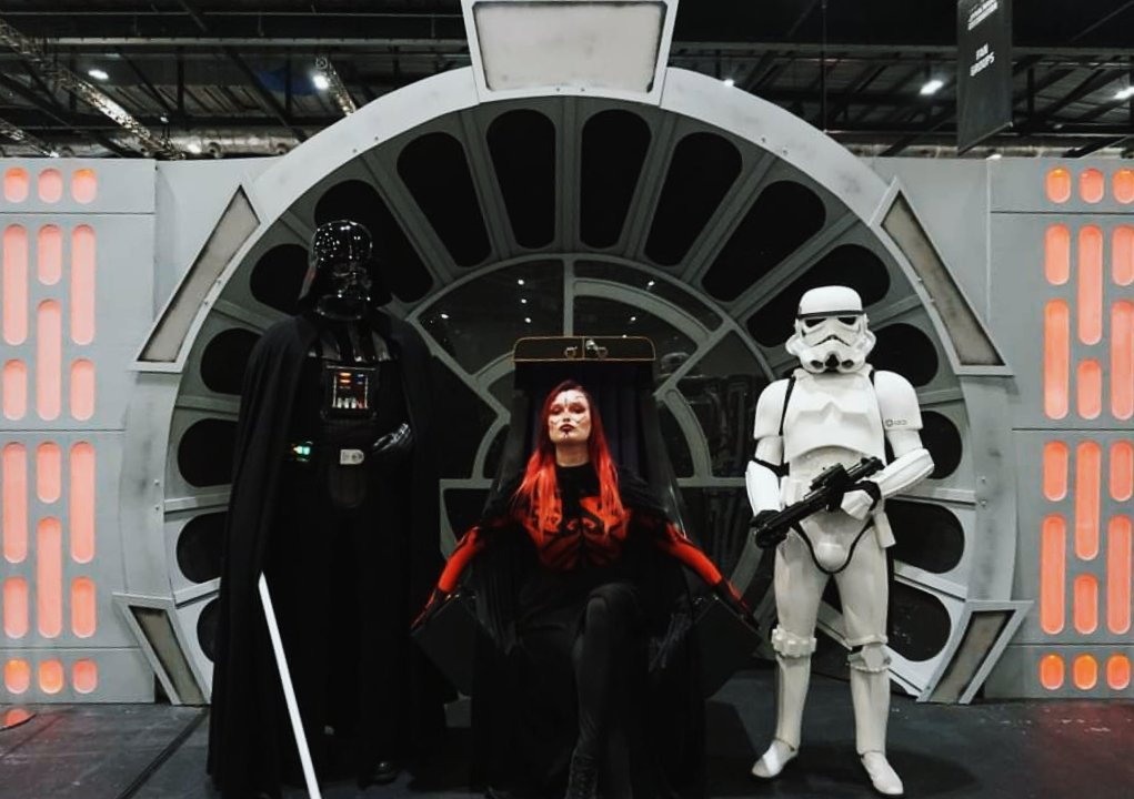 VanessaWCheese's tweet photo. Space queen💃🏼🌌🚀
#StarWarsCelebration2023 #StarWars #StarWarsEU #cosplay #nerdstuff #spacewizards https://t.co/D3UbRtTTWb