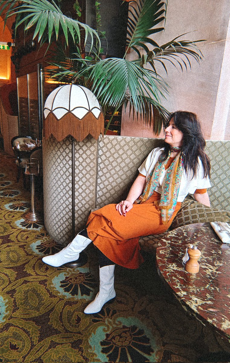 Sometimes, I get such an urge to sing it overtakes my body.

My legs walk me to the stage before I have the chance to think.

Others will have seen this happen before.

Today, amongst the palm trees, glasses of champagne &amp; velvet curtains, it happened at CoCo, Paris.

#cocoparis